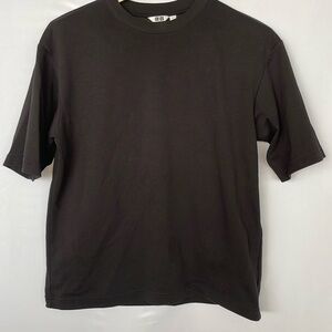 Uniqlo Classic Black Men's T-Shirt EUC size M